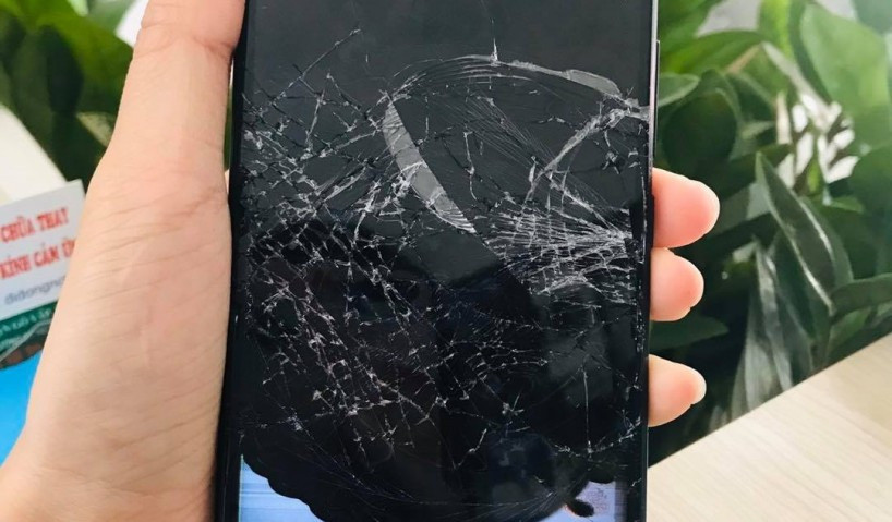 Nguyên nhân dẫn đến mặt kính Xiaomi Redmi K40 Pro bị hư