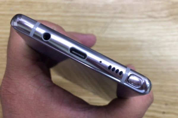 Nguyên nhân khiến chân sạc Samsung bị xuống cấp Nguyên nhân khiến chân sạc Samsung bị xuống cấp
