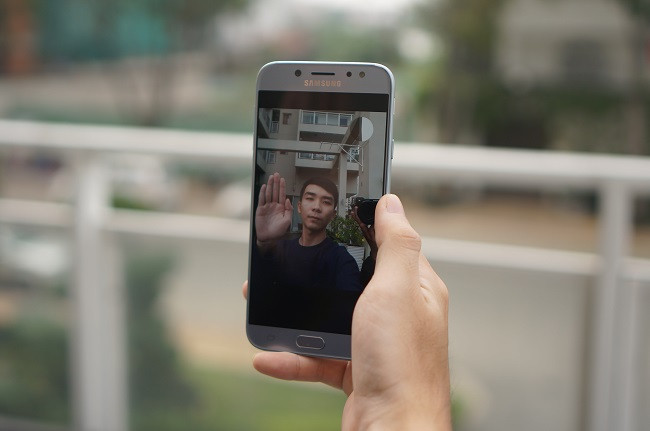 Nguyên nhân khiến điện thoại samsung bị trục trặc camera trước Nguyên nhân khiến điện thoại samsung bị trục trặc camera trước