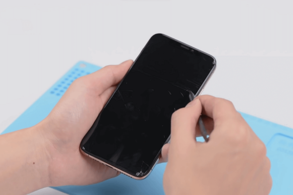 Nguyên nhân khiến mặt kính iPhone Xs bị hỏng