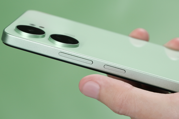 Nguyên nhân khiến nắp lưng Xiaomi Redmi 13C bị xuống cấp
