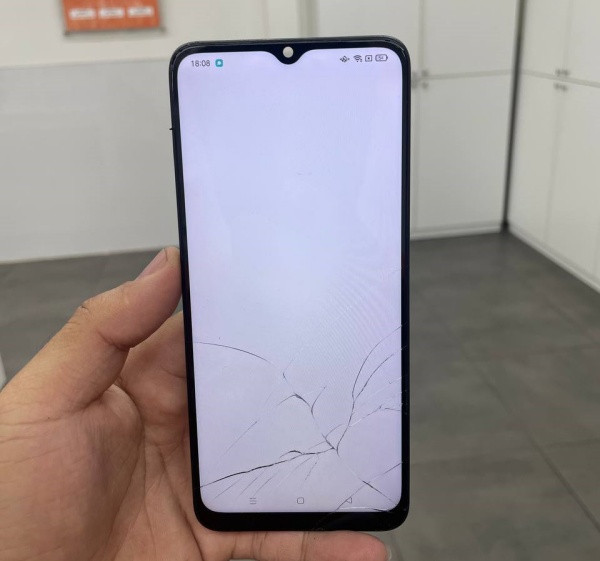 Thay kính Oppo được áp dụng khi nào, trường hợp 1