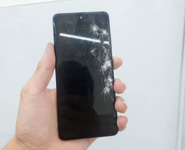 thay kính Samsung được áp dụng khi nào?