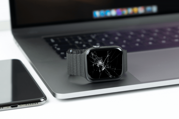 Thay mặt kính Apple Watch Series SE 2020 Thay mặt kính Apple Watch Series SE 2020