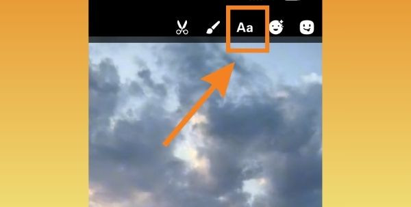 Thêm chữ vào video trên iPhone bằng Zalo bước 2