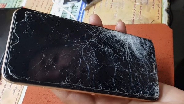 Trường hợp cần thay mặt kính Huawei