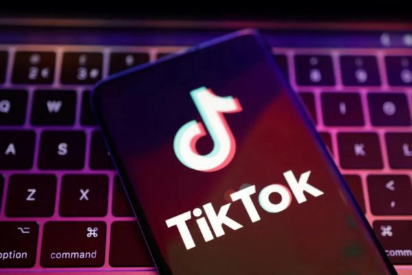 Vì sao khi tải video TikTok lại bị dính logo nền tảng