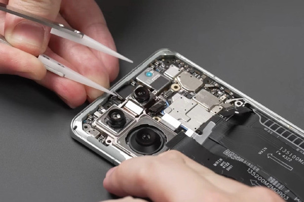 Dấu hiệu cần thay mic Xiaomi 13 Pro