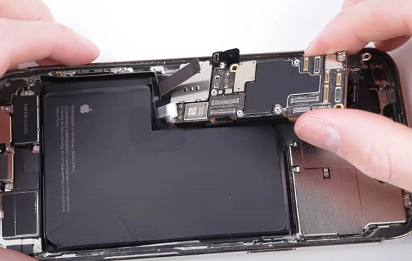 Khi nào cần thay IC Wifi iPhone 14 Pro Max