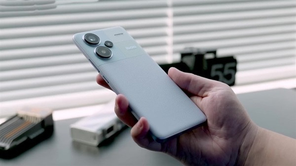Nguyên nhân dẫn đến nắp lưng Xiaomi Redmi Note 13 Pro Plus bị hư