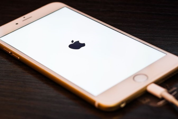 Nguyên nhân khiến IC sạc iPhone 8 Plus bị xuống cấp