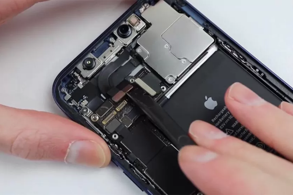 Nguyên nhân khiến IC Wifi iPhone 8 bị xuống cấp