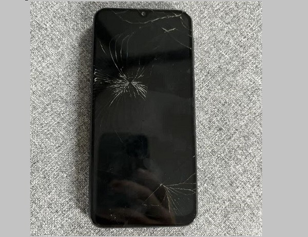 Samsung M21 bể mặt kính