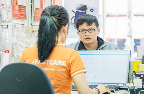 Sửa chữa trước mặt khách hàng