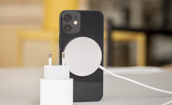 Thay IC sạc iPhone 12 Mini khi nào?