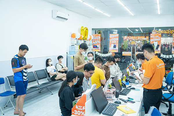 Thay IC sạc iPhone 13 Pro Max ở đâu tốt?