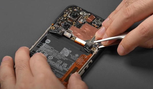 thay pin Xiaomi Redmi 12