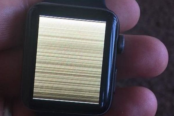 Apple Watch bị sọc màn hình