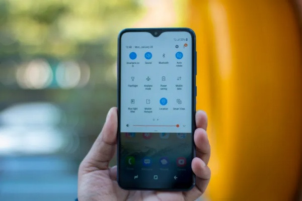 Dấu hiệu Samsung M10 hư main