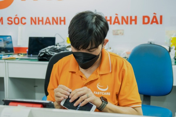 Sửa sọc màn hình iPhone XS Max bao nhiêu tiền