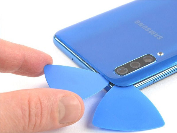 Khi nào cần thay nắp lưng Samsung A04
