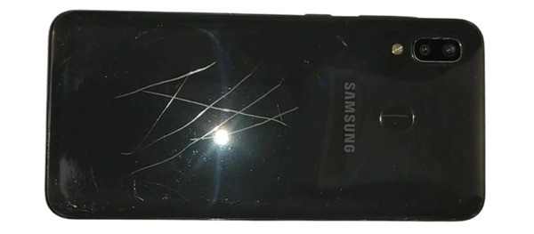 Khi nào cần thay nắp lưng Samsung A20s?