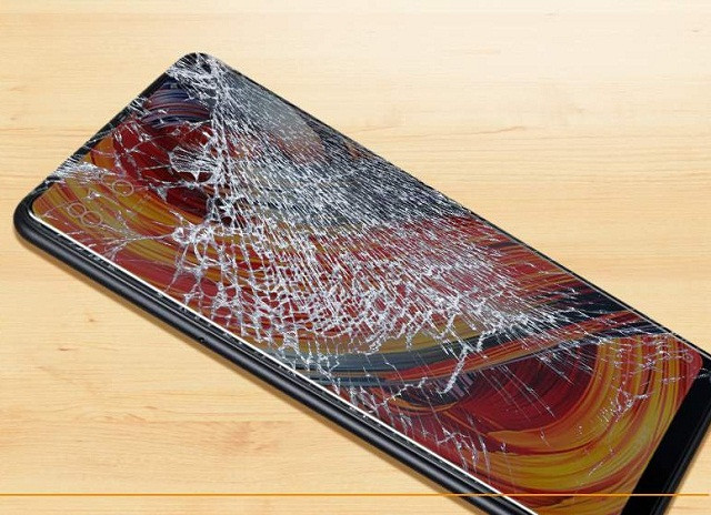 khi-nao-nen-thay-mat-kinh-xiaomi-redmi-a1.jpg