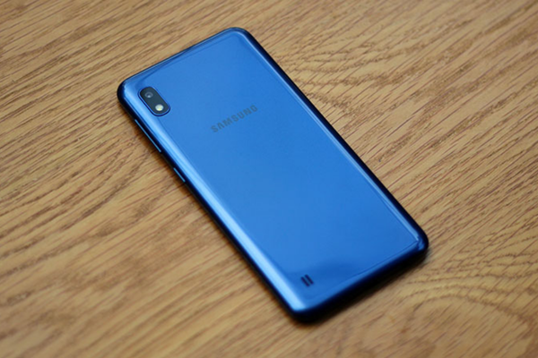 Khi nào nên thay nắp lưng Samsung A10?