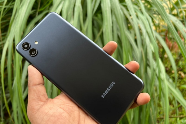 Khi nào nên thay nắp lưng Samsung M14