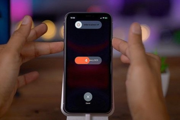 Có cách nào để tự sửa iPhone bị sọc màn hình liệt cảm ứng?
