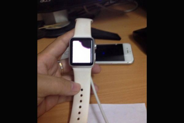 Apple Watch bị sọc màn hình
