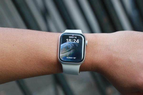Apple Watch bị sọc màn hình