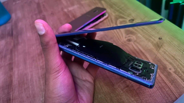 Một số tác nhân khiến nắp lưng Samsung bị hỏng