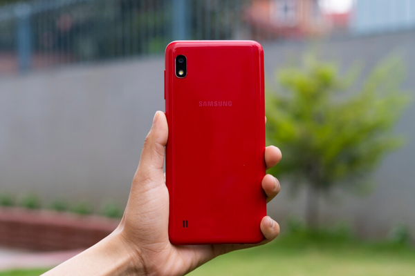 Nguyên nhân khiến nắp lưng Samsung A10 bị xuống cấp