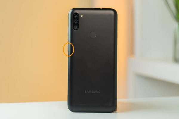 Nguyên nhân Samsung M11 hư nút nguồn