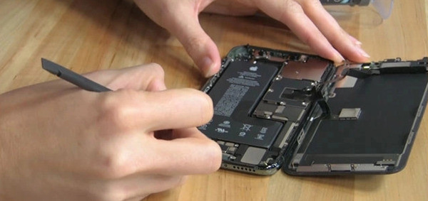 Thay IC nguồn iPhone 11 Pro