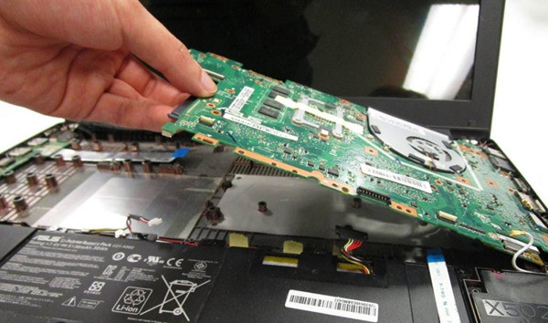 Thay IC nguồn laptop Dell