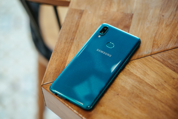 Thay kính camera Samsung A10s