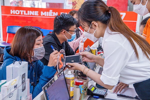 Thay mic Samsung M10 tận tâm và chu đáo