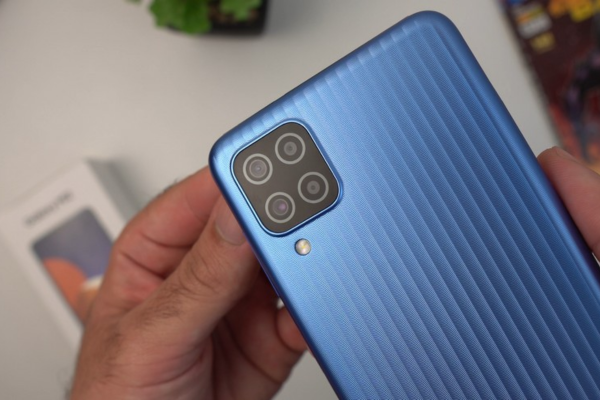 Thay nắp lưng Samsung M12