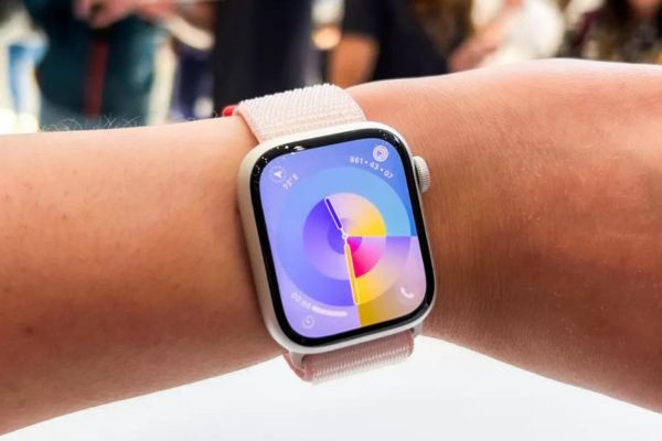 Apple Watch bị hở màn hình