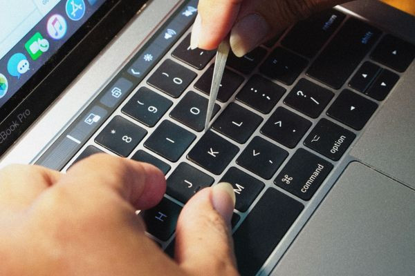 Bàn phím MacBook không gõ được số