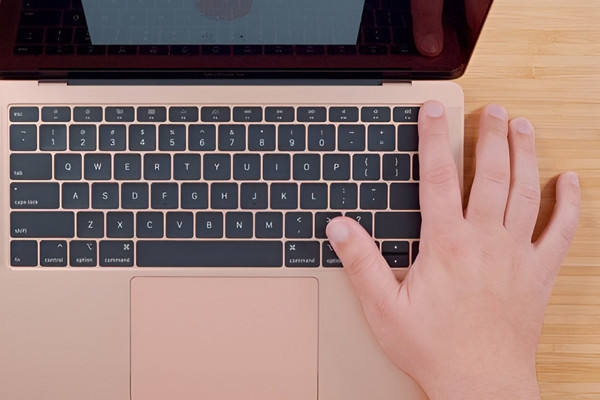 Cách tắt nguồn MacBook bằng nút nguồn B1 Cách tắt nguồn MacBook bằng nút nguồn B1
