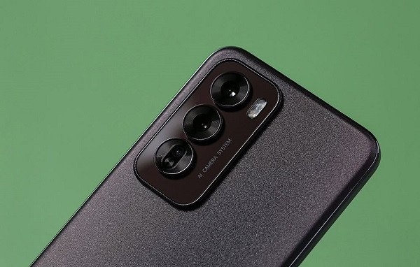 Camera sau Oppo Reno12 Pro