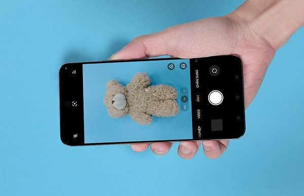 Camera sau Oppo Reno12