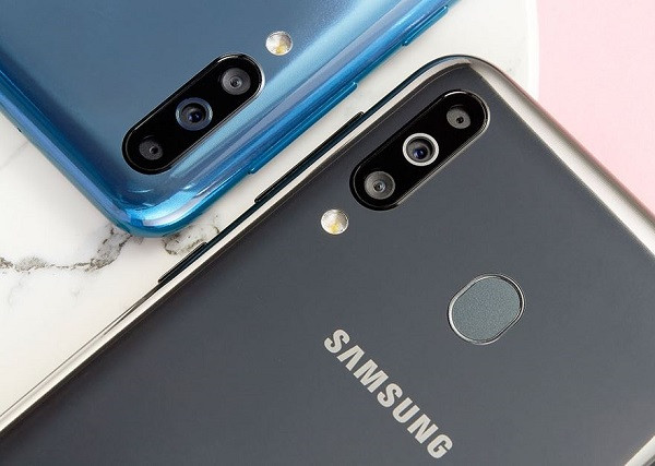 Camera sau Samsung A40s
