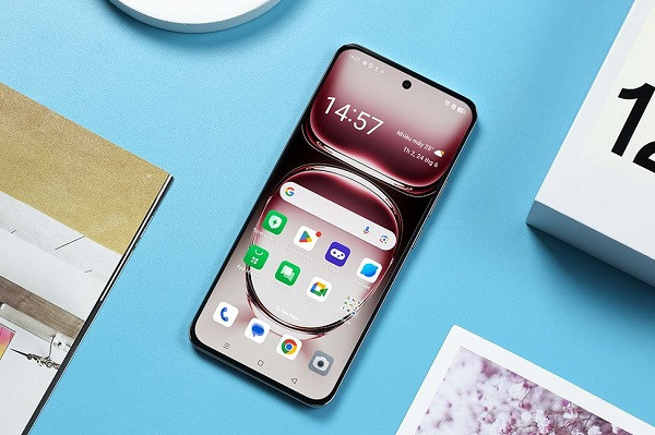 Camera trước Oppo Reno12