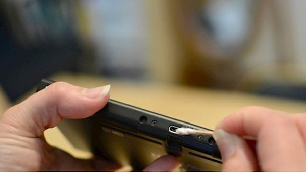 Có cách nào để tự khắc phục chân sạc hỏng tại nhà không Có cách nào để tự khắc phục chân sạc hỏng tại nhà không