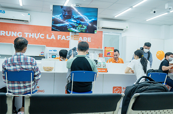 Địa chỉ thay chân sạc uy tín FASTCARE Địa chỉ thay chân sạc uy tín FASTCARE