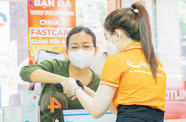 FASTCARE sửa máy tận tâm và chu đáo với khách hàng FASTCARE sửa máy tận tâm và chu đáo với khách hàng